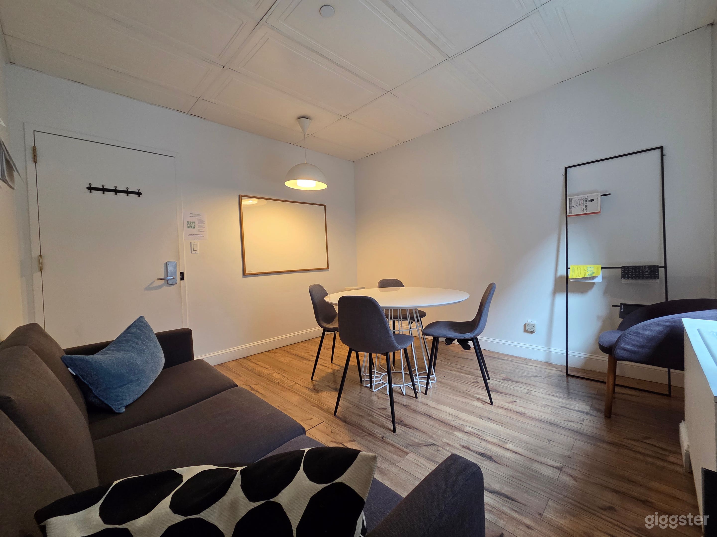 704-G: Private Meeting Room in Midtown Manhattan Photo 3