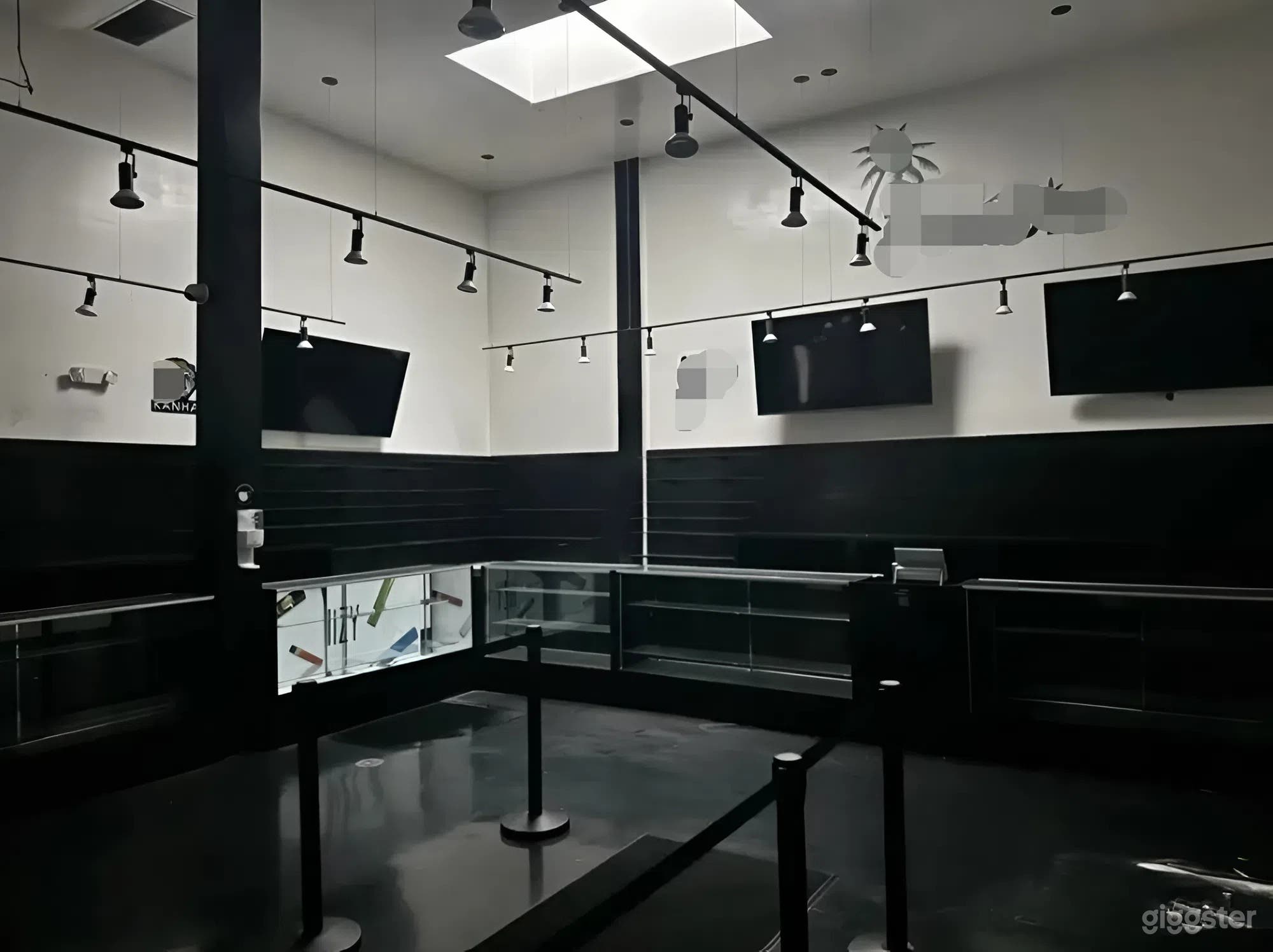 Prime Retail & Pop-Up Space with High-Ceilings Photo 4