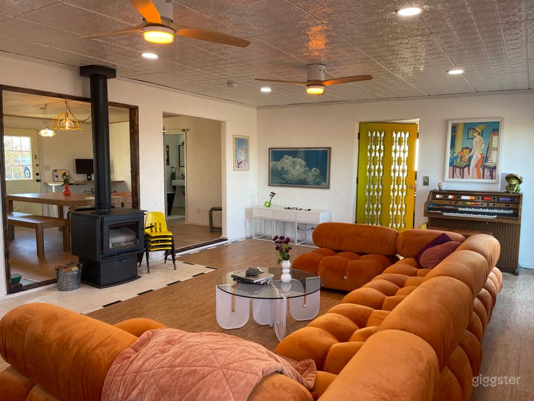  Artist's Retreat Desert Home 