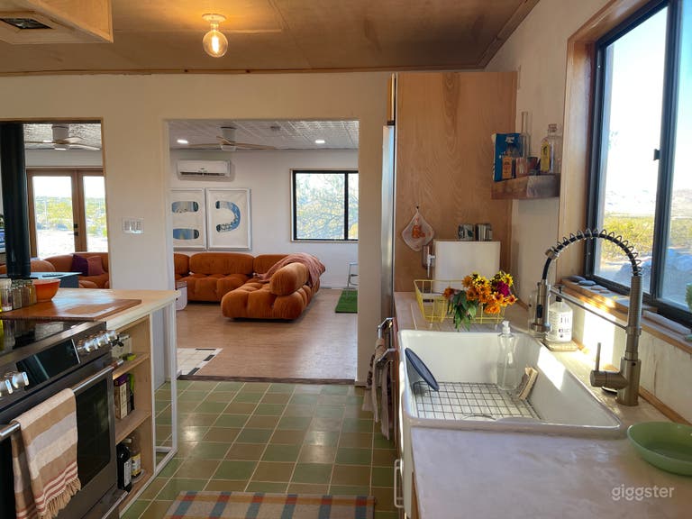  Artist's Retreat Desert Home 