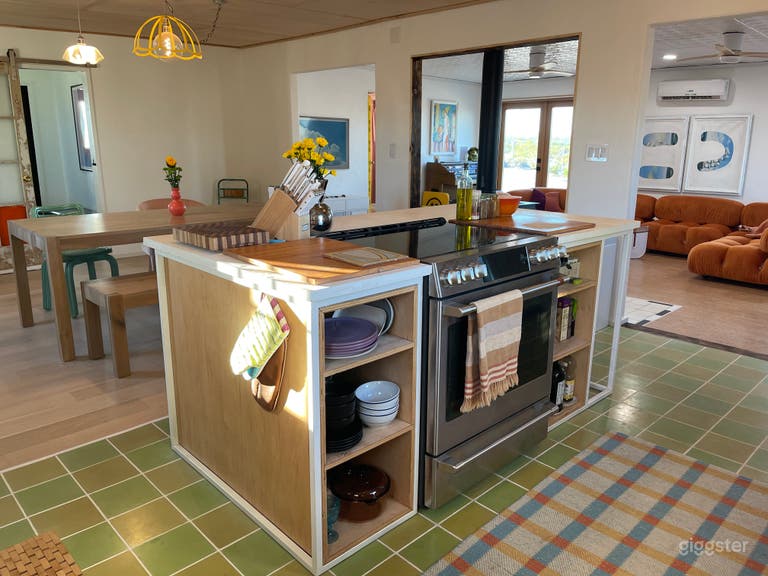  Artist's Retreat Desert Home 