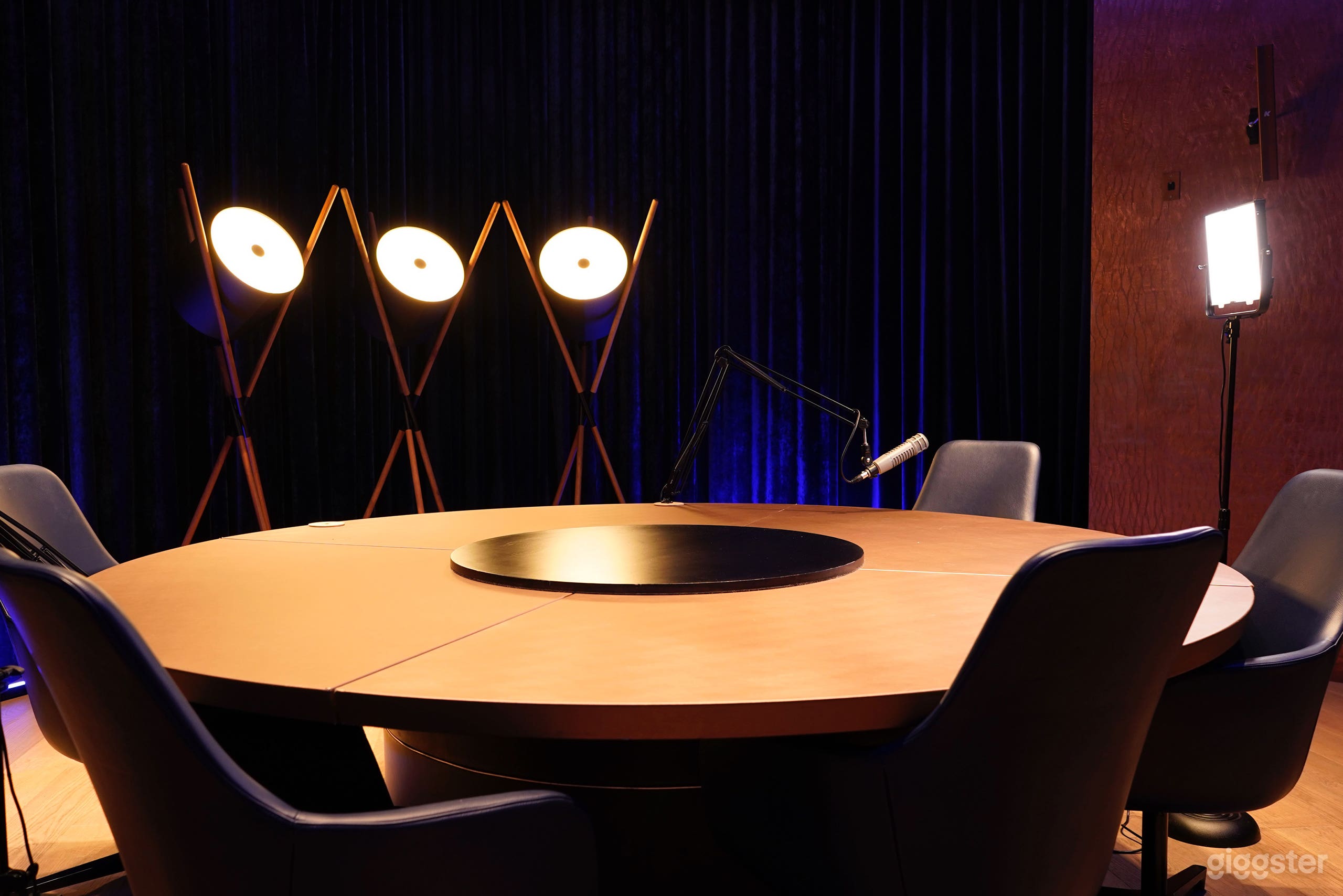 The Blue Room:  A Modern Multimedia Room Photo 4