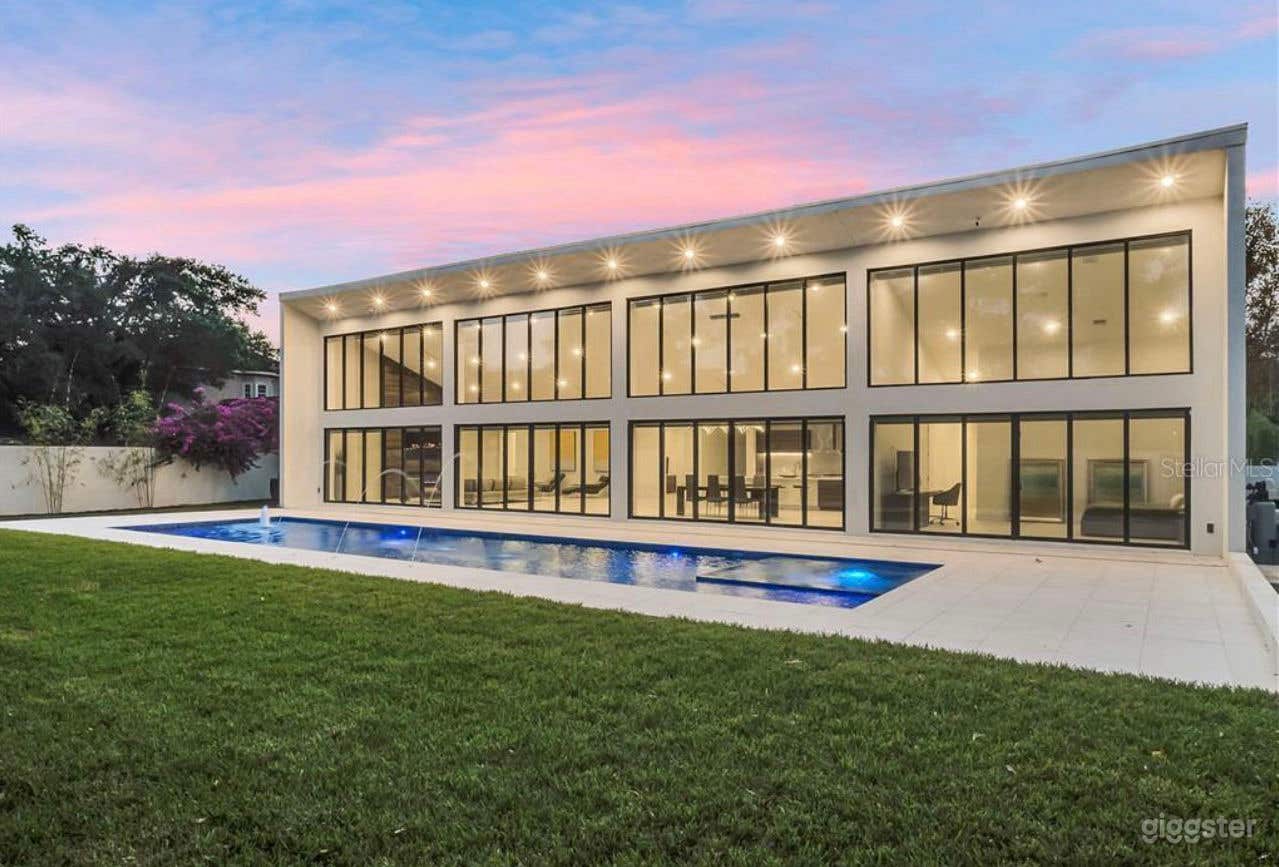 Windermere Estate: Elegant Pool Retreat Photo 3