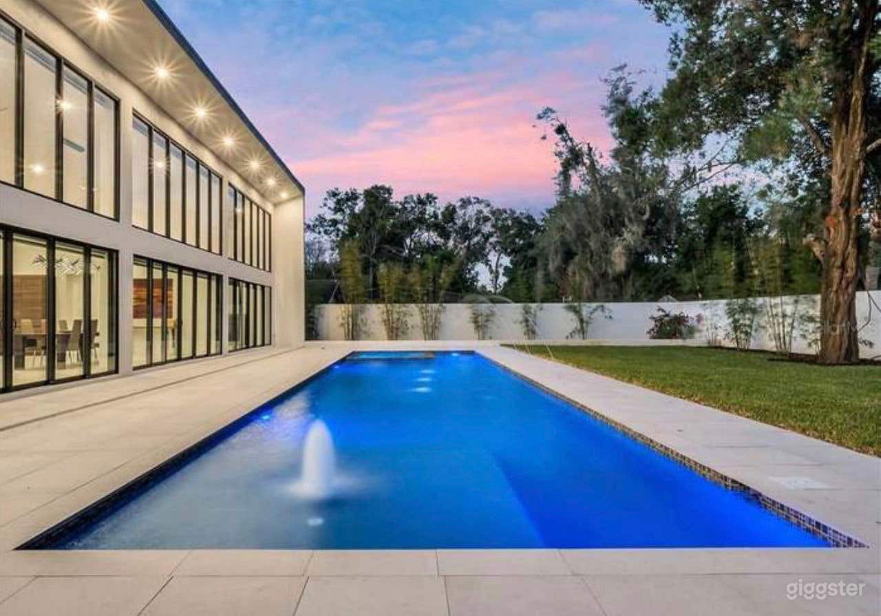 Windermere Estate: Elegant Pool Retreat Photo 2