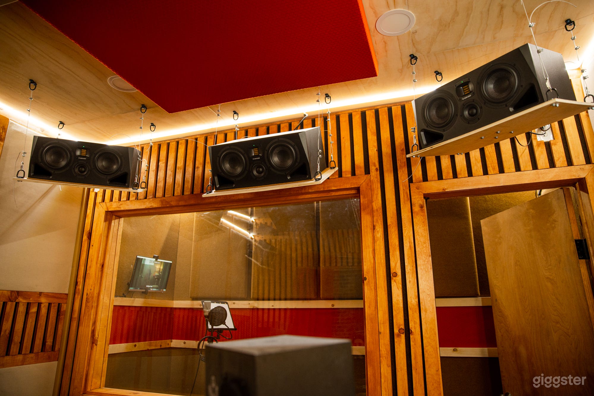 Cozy Voiceover Studio in Greenpoint, NY Photo 3