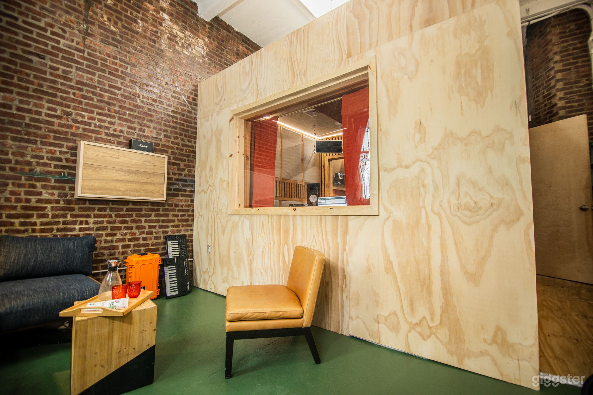 Cozy Voiceover Studio in Greenpoint, NY Photo 2