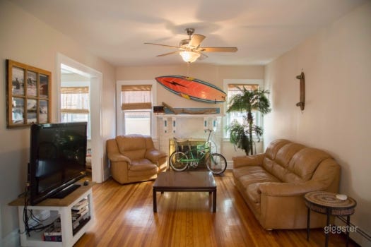 Surfer House With Backyard Bar and Patio Photo 3