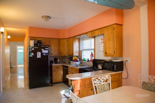 Surfer House With Backyard Bar and Patio Photo 4