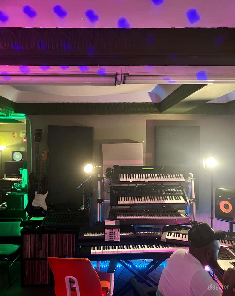  Manhattan Premier Boutique Recording/Production Studio 