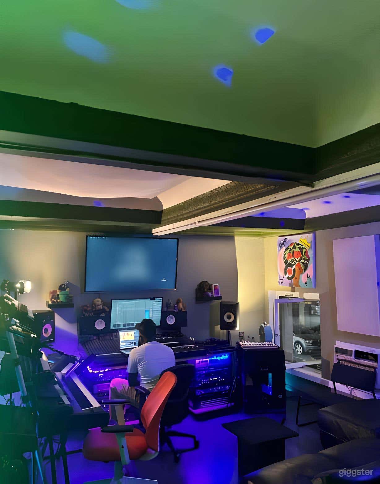 Manhattan Premier Boutique Recording/Production Studio Photo 2