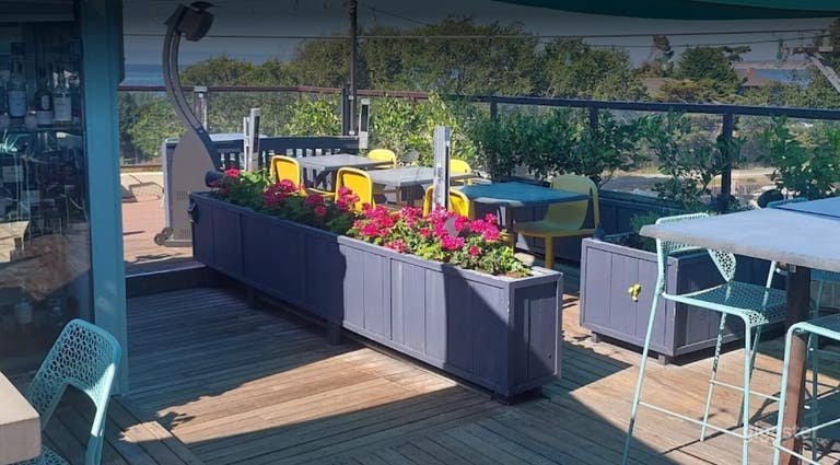  Beautiful Rooftop Dining Space in Monterey 