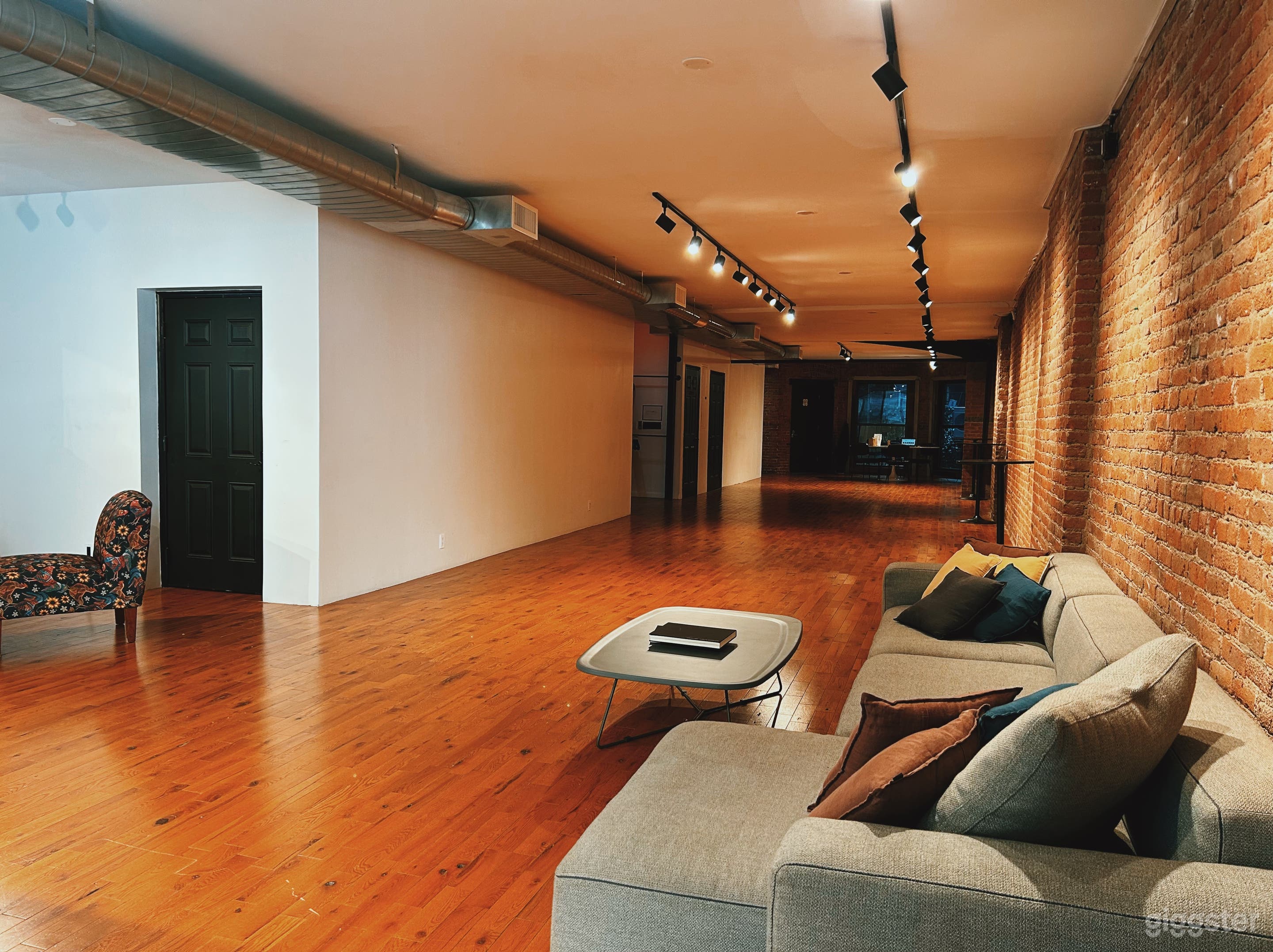 Studio Loft at LOFT39 Photo 4