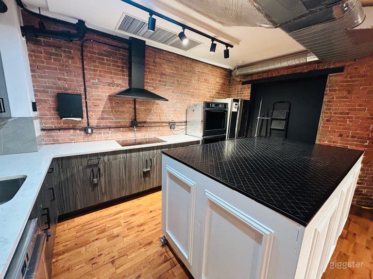  Studio Loft at LOFT39 