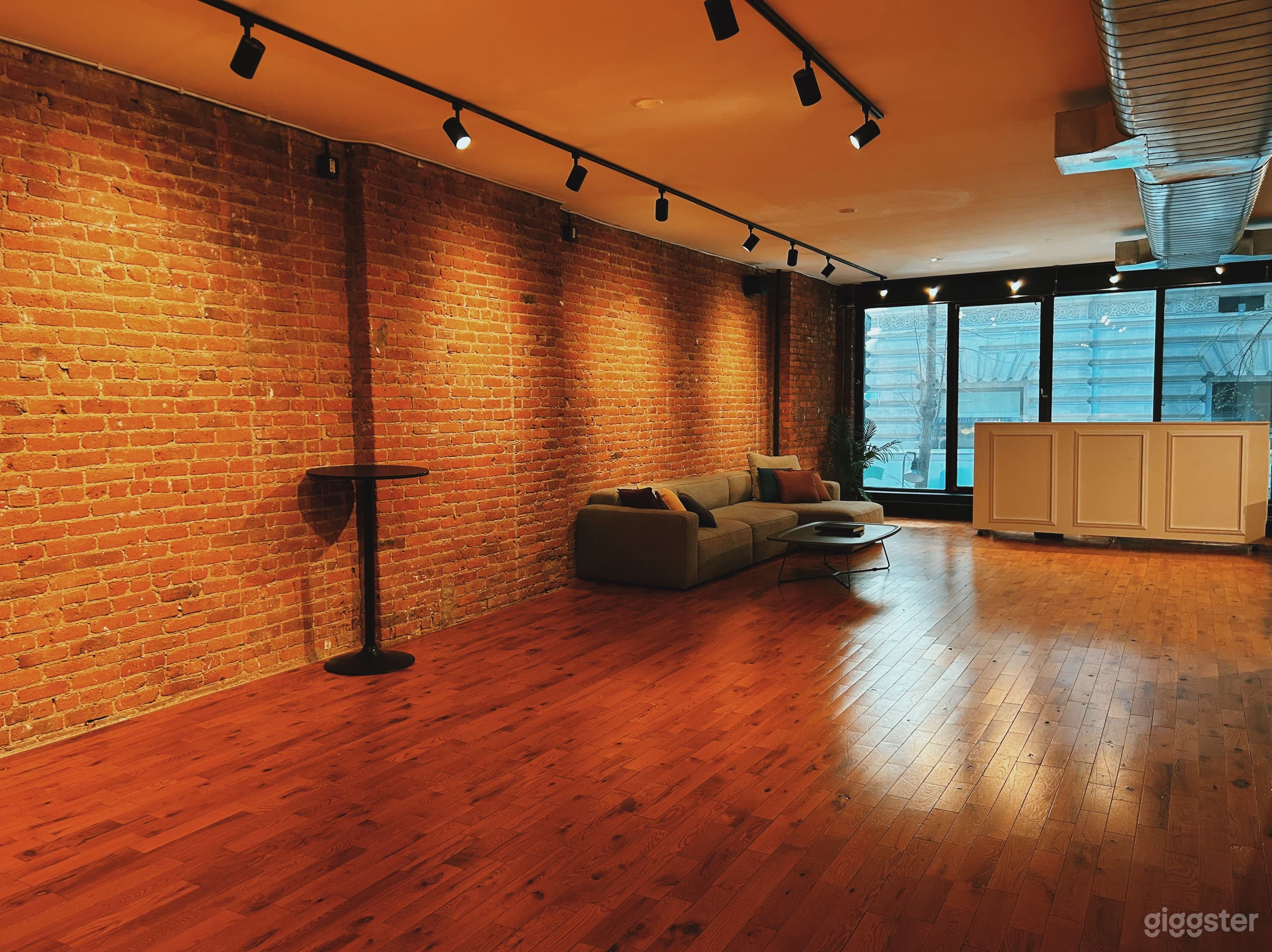 2nd Floor Studio Loft Photo 4