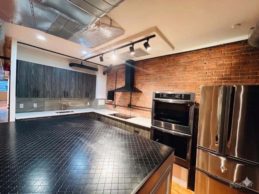Kitchen & Studio at LOFT39 Photo 4