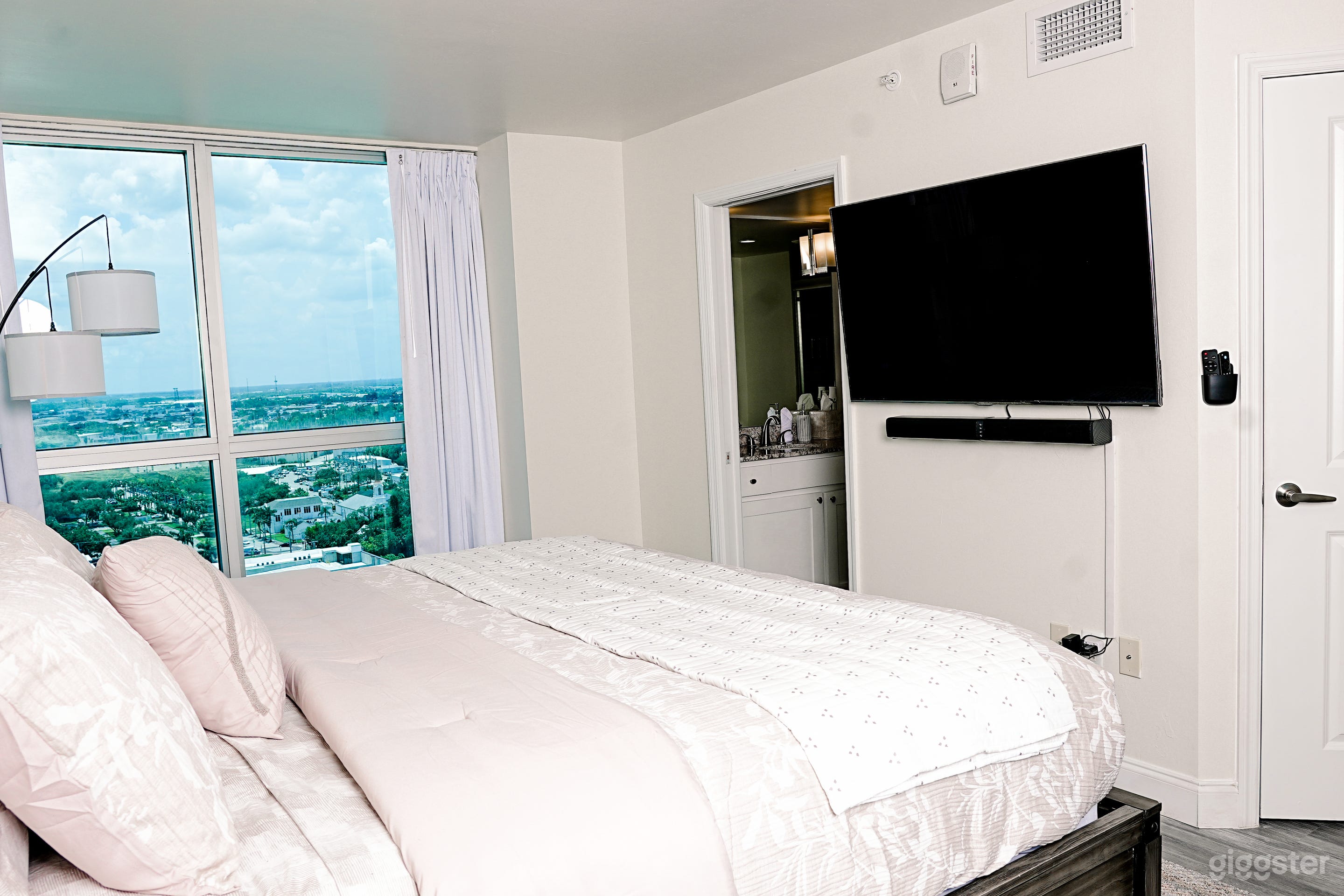 Luxe Space | Water & City View in Downtown Ft Myers Photo 2