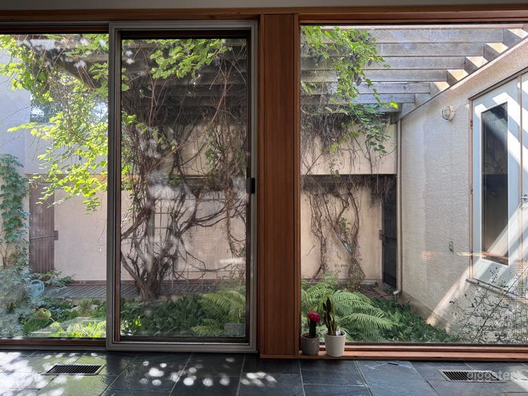  Beautiful, Architecturally Designed Creative Space 