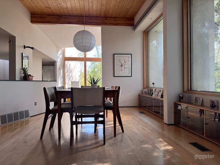  Beautiful, Architecturally Designed Creative Space 