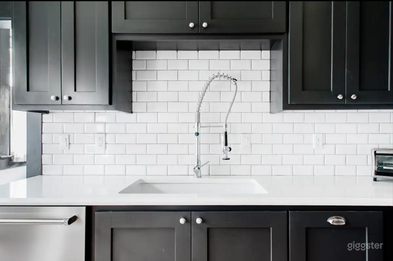  Historic Restored Tobin Hill Home w Guesthouse 