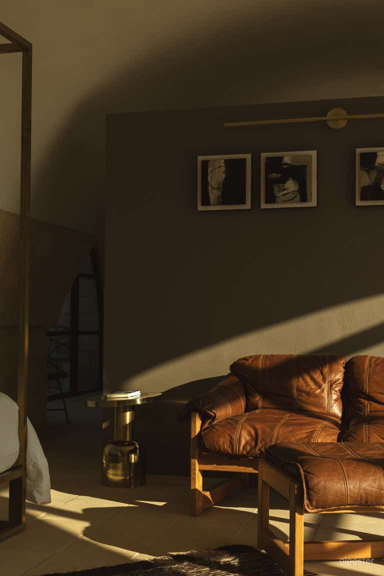  Diseño de Lujo Ex Masseria: Estilo Mid-Century y Olivares 