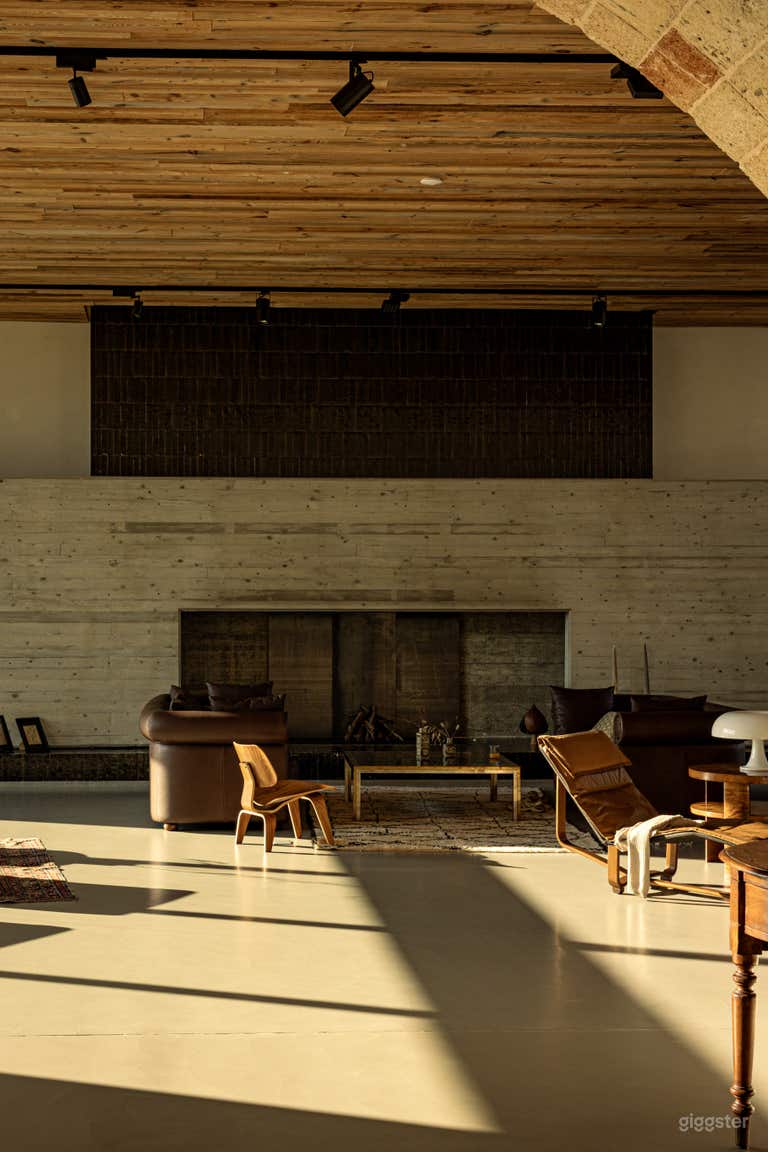  Diseño de Lujo Ex Masseria: Estilo Mid-Century y Olivares 