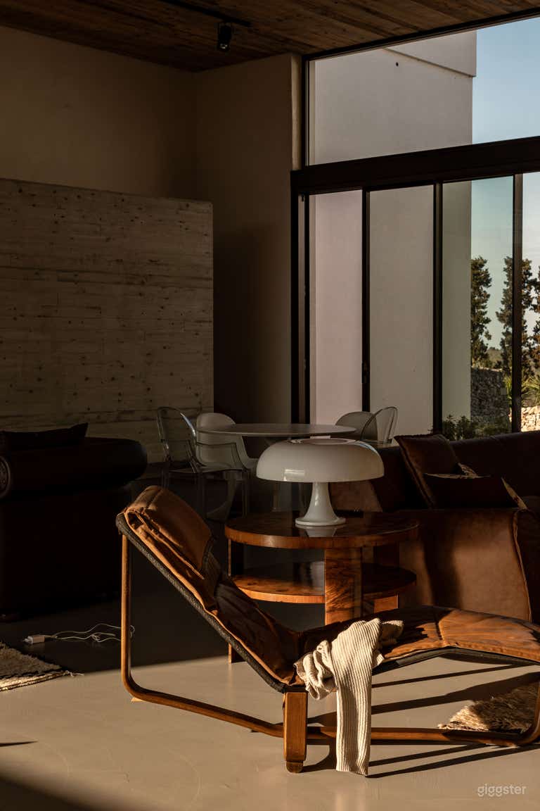  Diseño de Lujo Ex Masseria: Estilo Mid-Century y Olivares 
