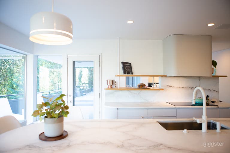  Impresionante casa moderna en West Hills 