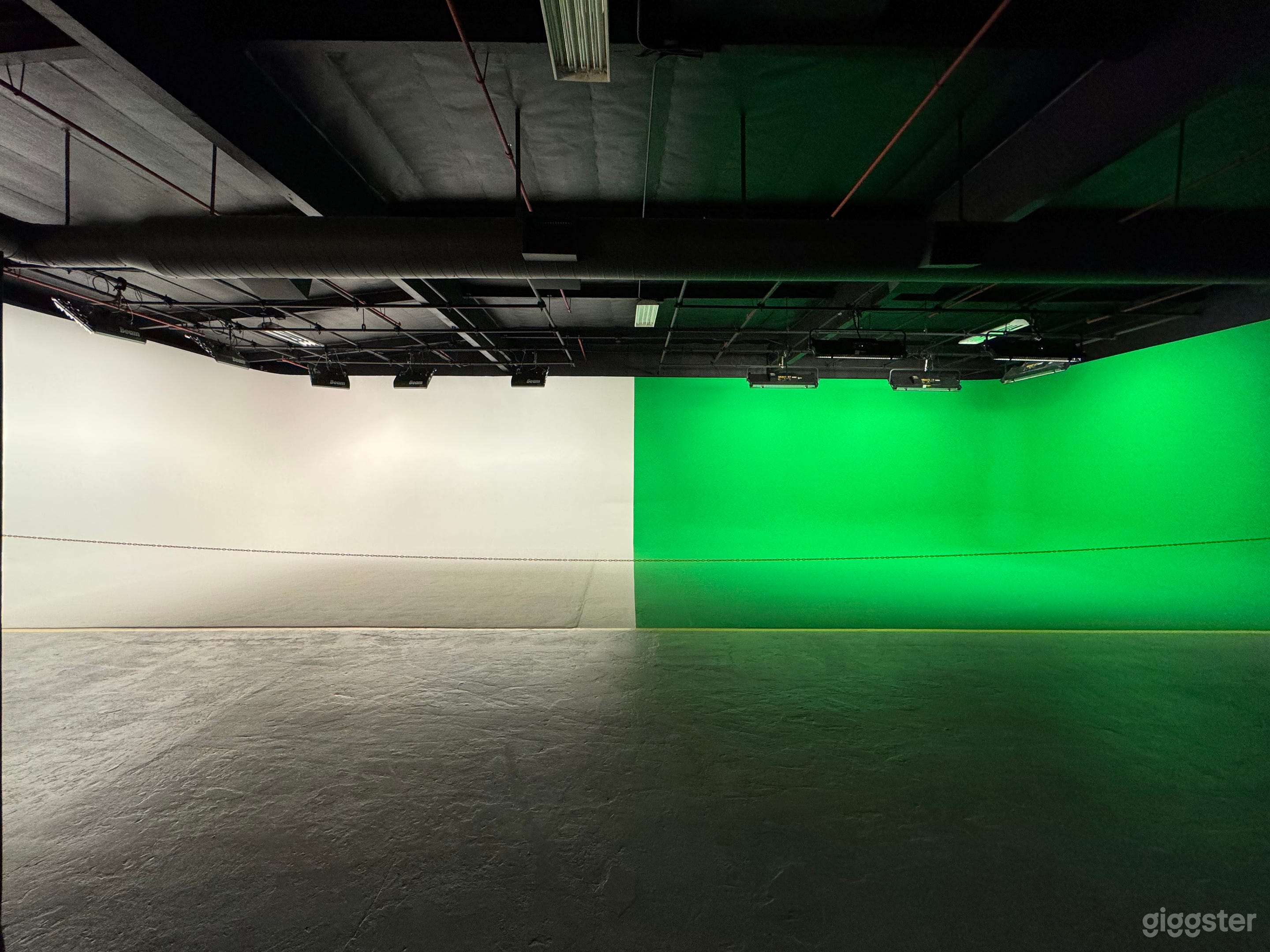 We use chroma-green paint and dead-flat sheen. 