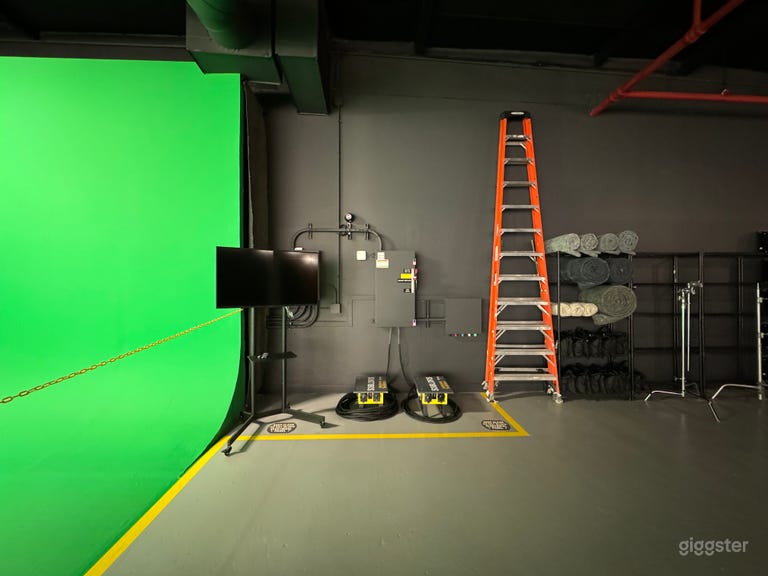  BEST RATES -  HUGE ALL INCLUSIVE STUDIO 