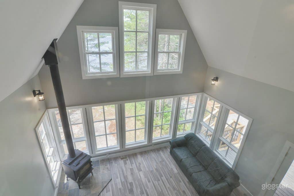 Private Lakefront 4-Season Luxury Cottage Photo 4