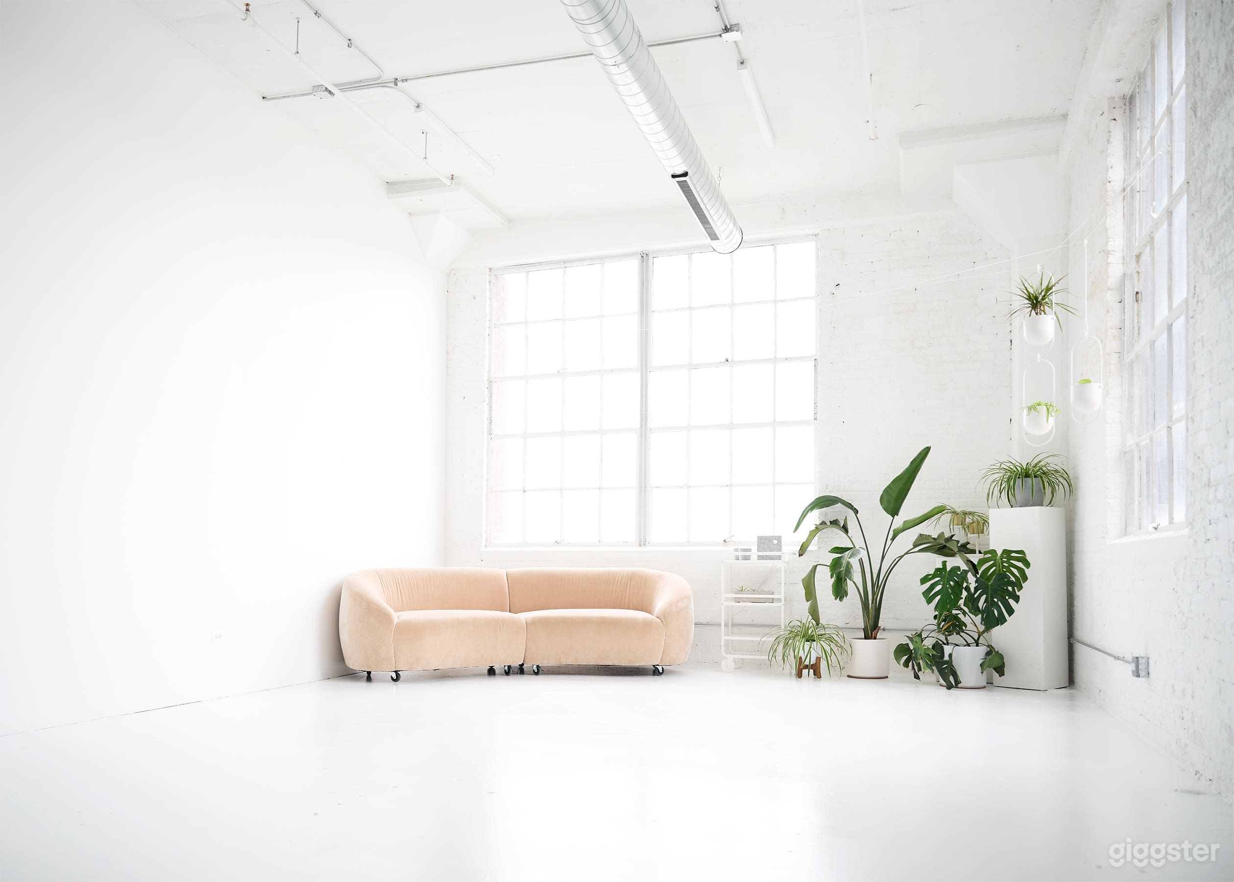 Natural Light Photo Studio Loft Photo 1