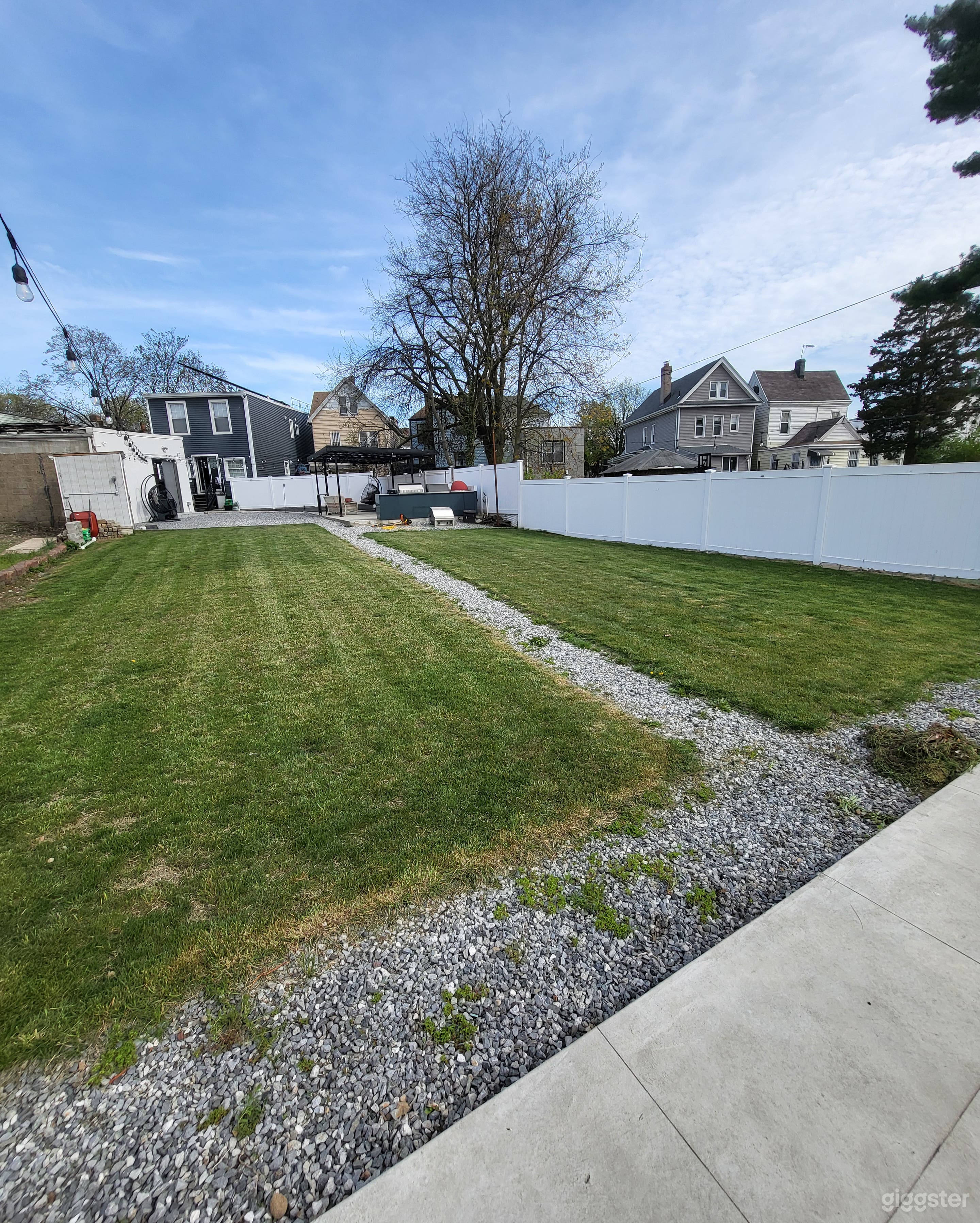 Large Backyard with outdoor kitchen  Photo 2