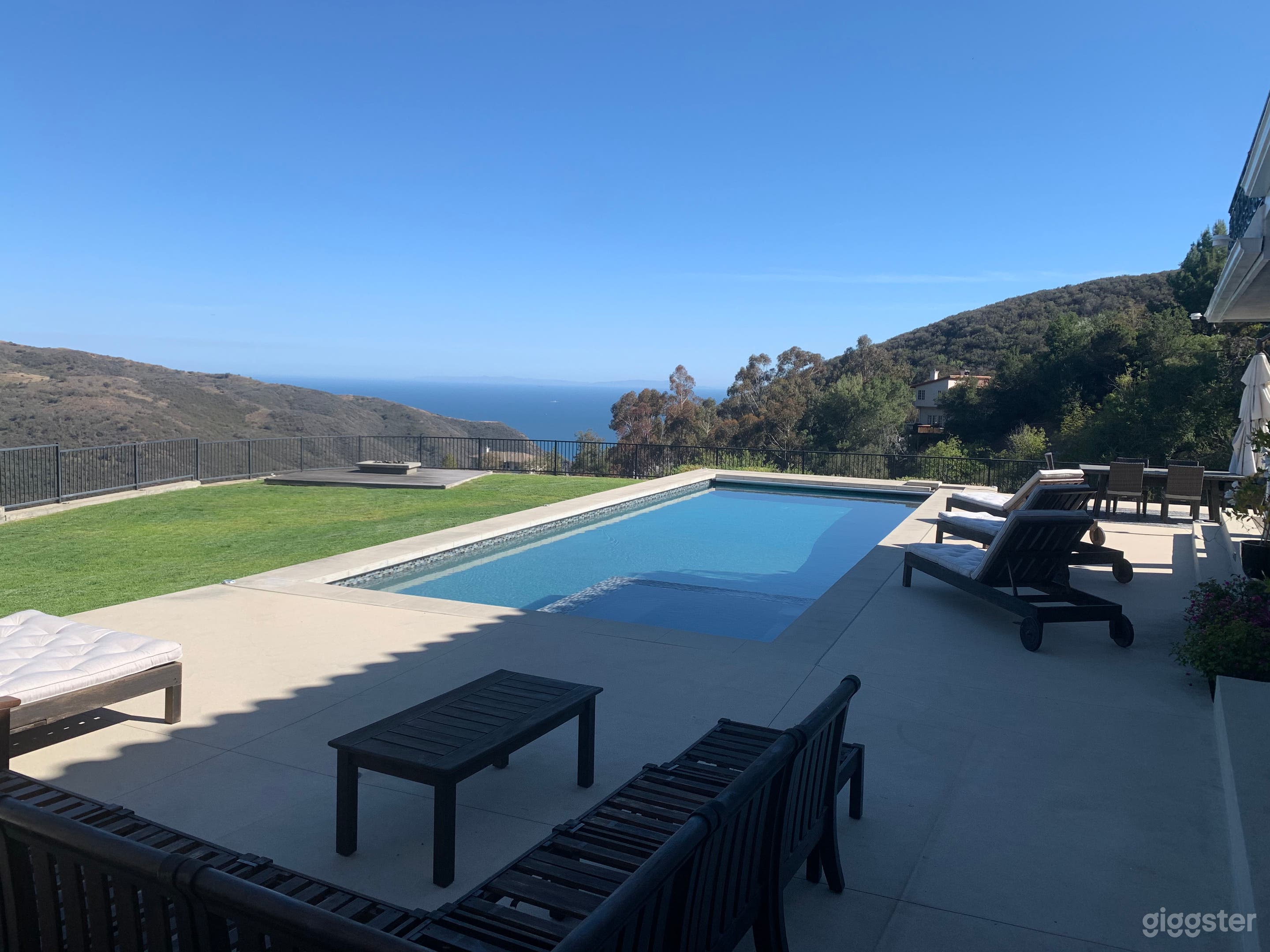 Breathtaking malibu estate with endless ocean view Photo 4