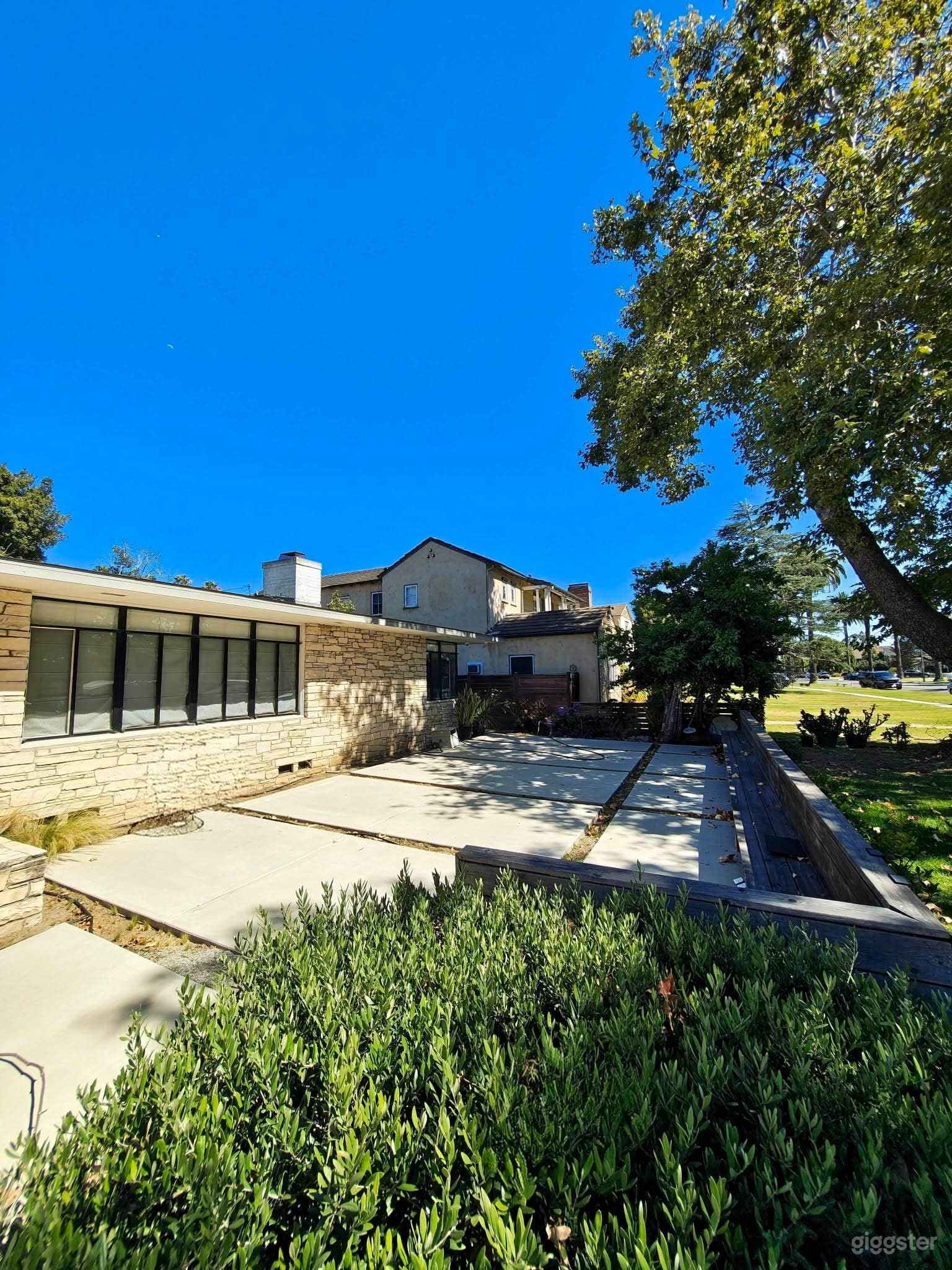 Large Private Front Lawn in Virginia Country Club Photo 2