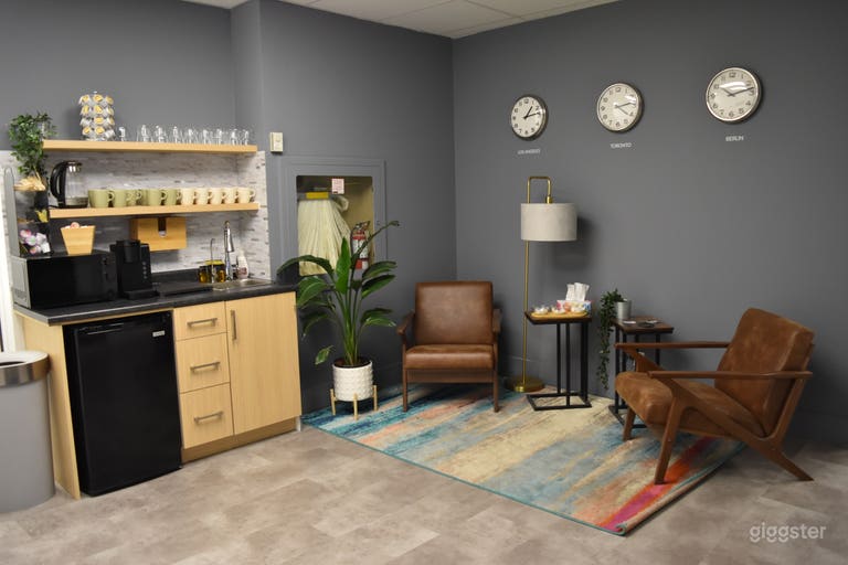  Dynamic Workroom in King East 