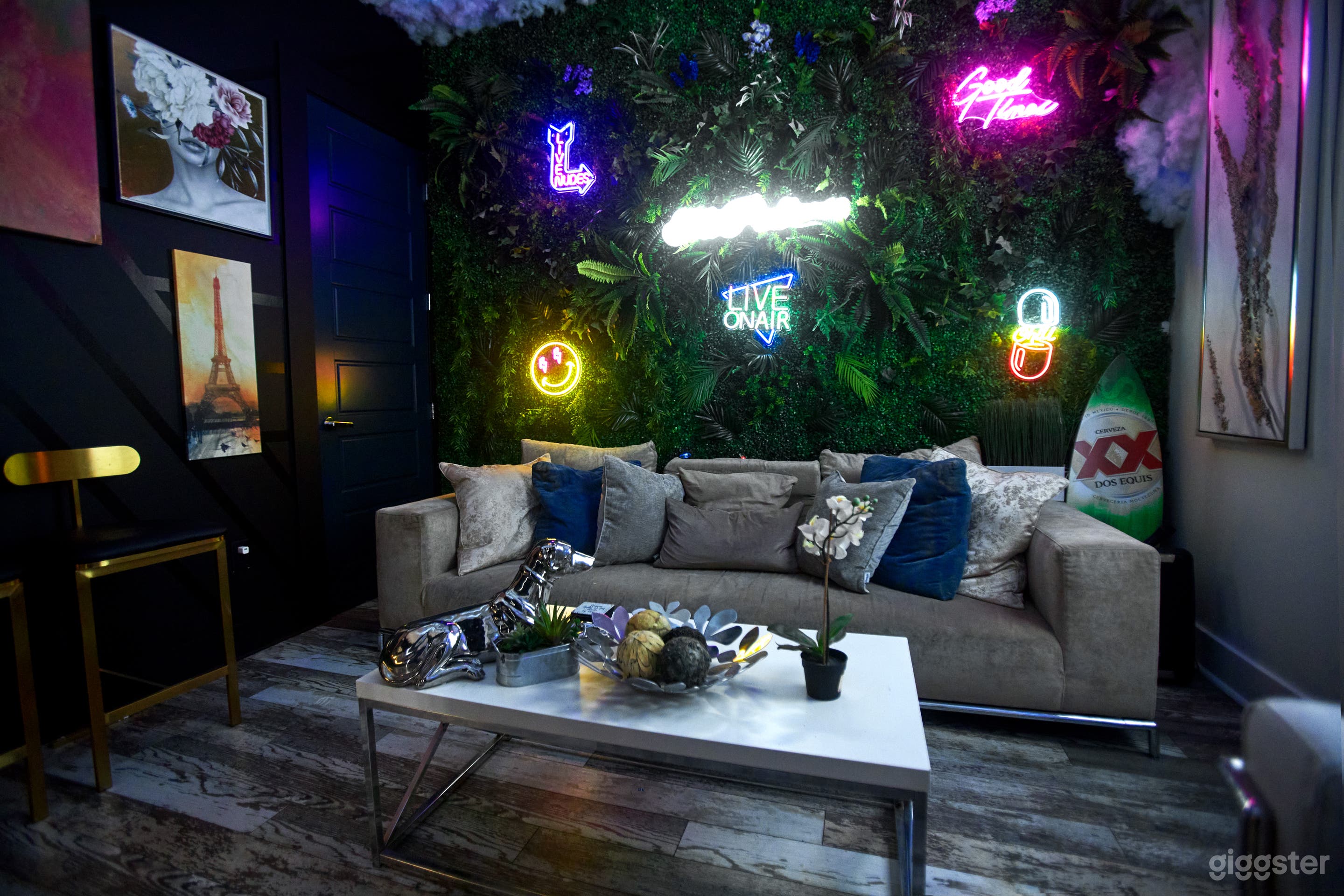 GORGEOUS Home of modern elegance. Photo 3