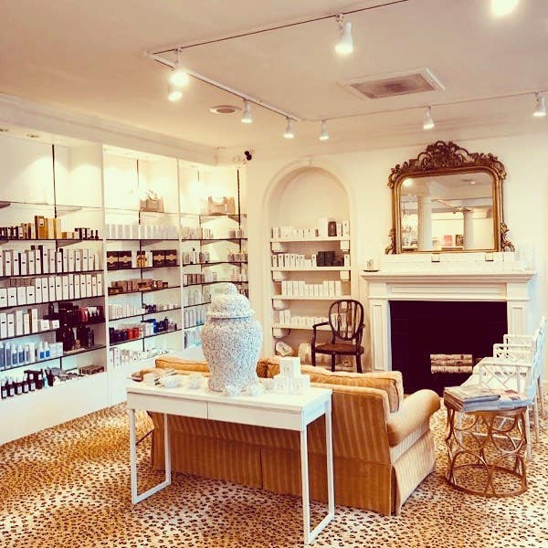 Chic & Beautiful Spa In Seattle  Photo 2