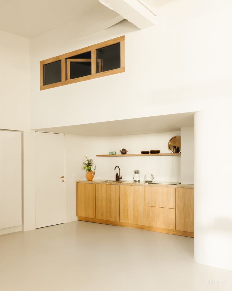  Daylight Photo & Video Studio with Cyc and Full Production 