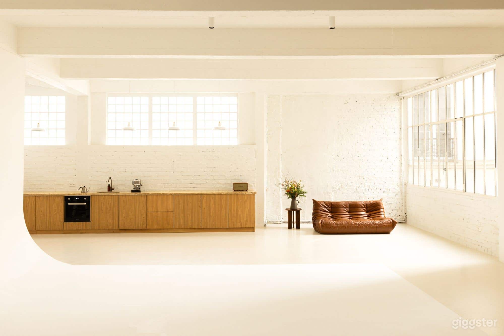 Daylight Photo &amp; Video Studio with Cyc and Full Production Photo 1