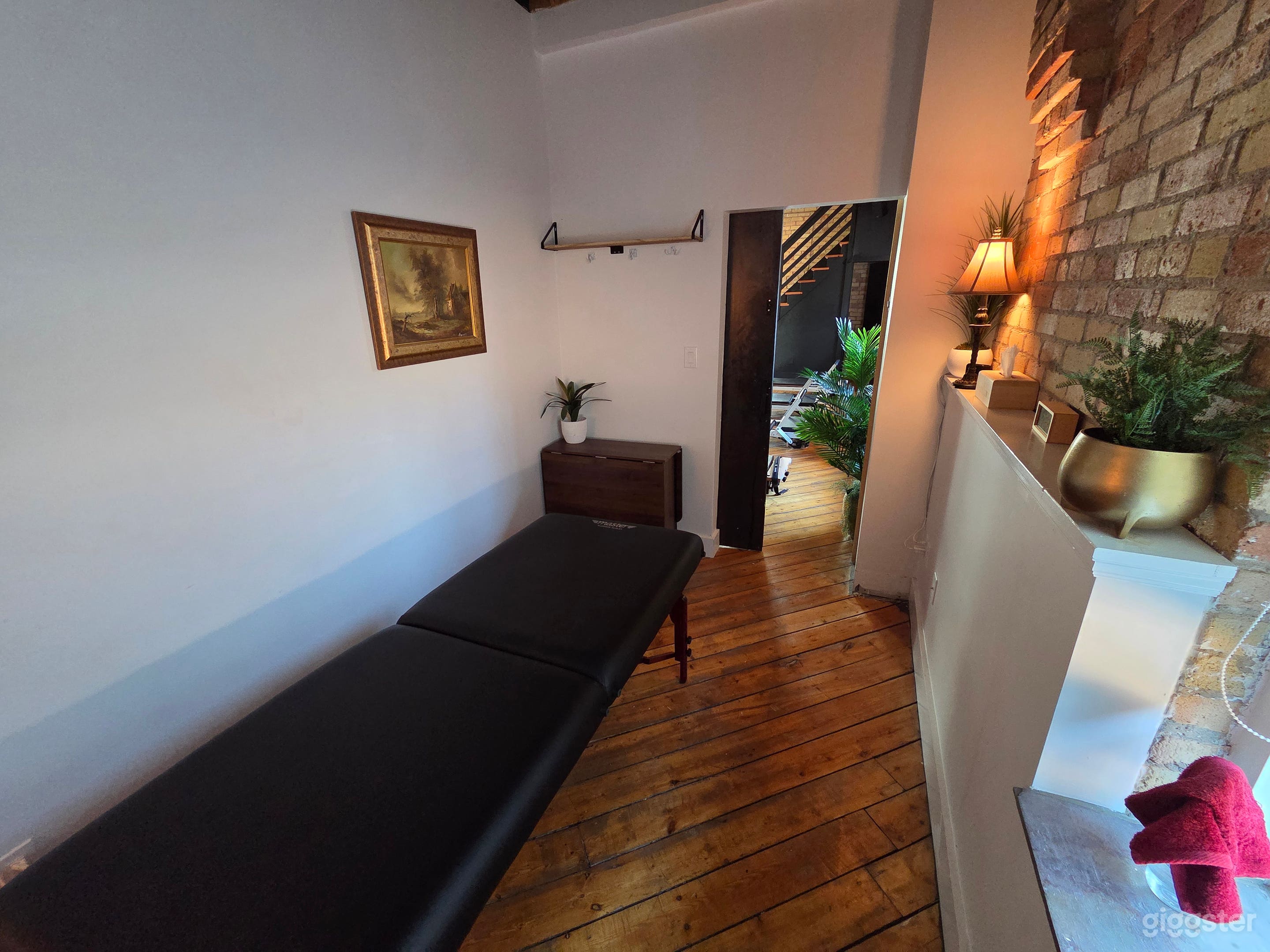 Massage Room for Meetings, Treatment or Content Creation Photo 3