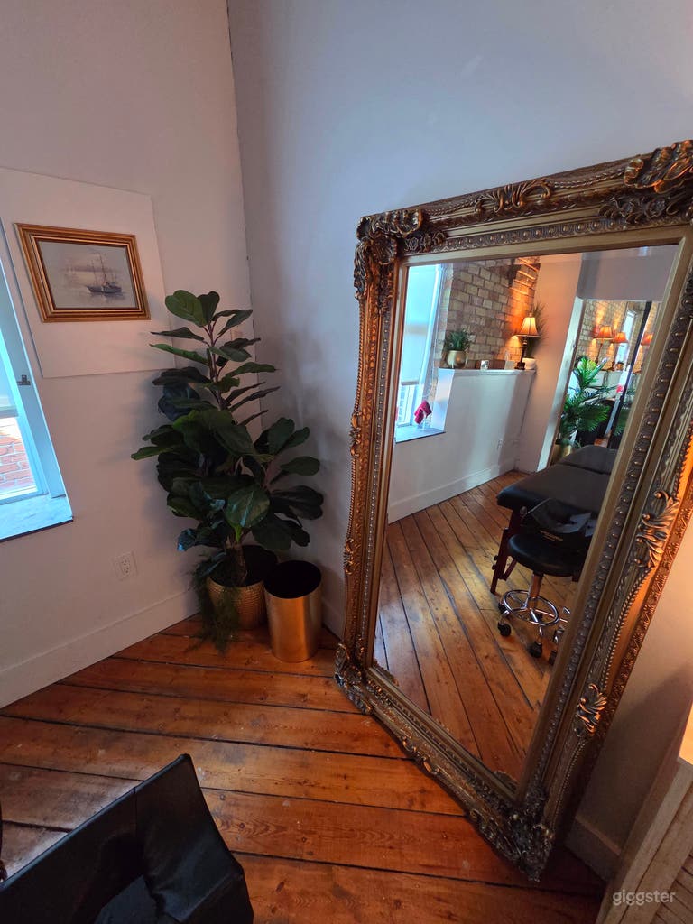  Massage Room for Meetings, Treatment or Content Creation 