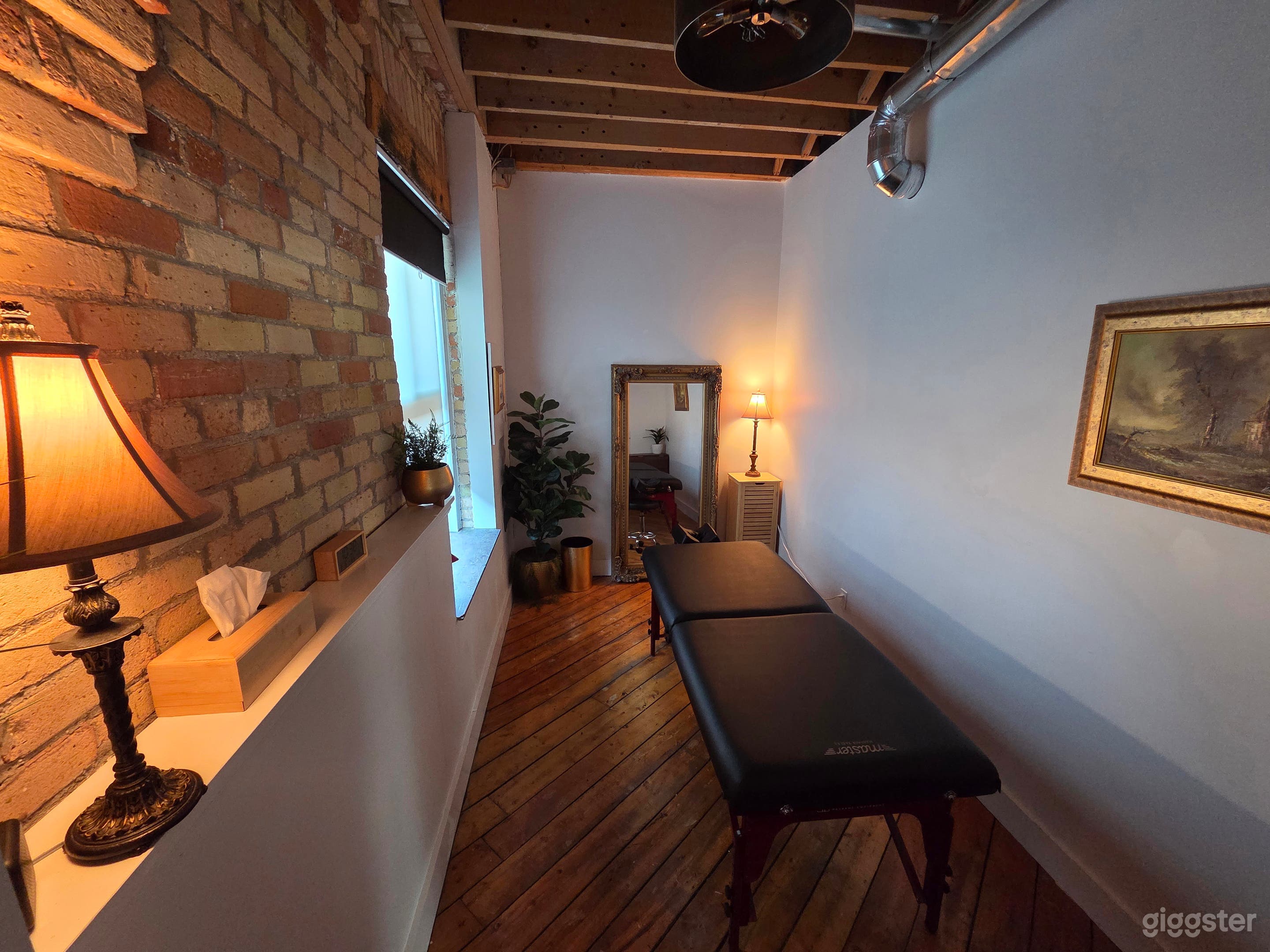 Massage Room for Meetings, Treatment or Content Creation Photo 1