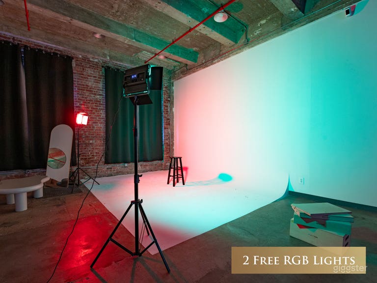  122: Affordable Natural Light Studio with Cyc Wall 