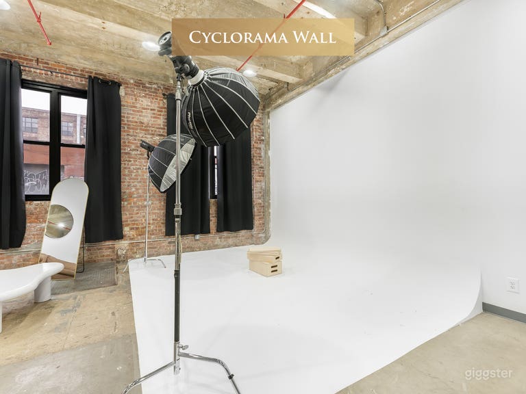  122: Affordable Natural Light Studio with Cyc Wall 