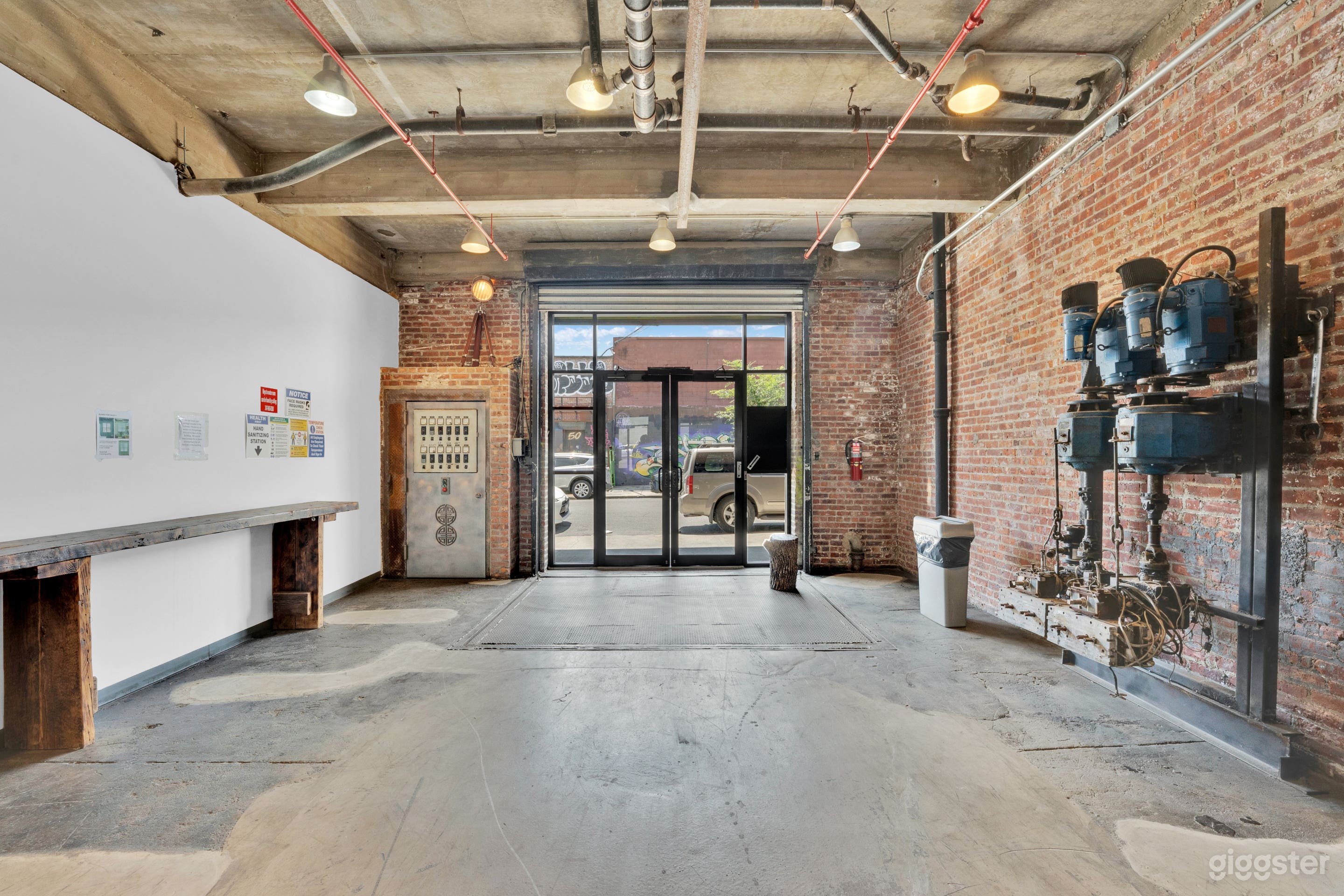 122: Affordable Natural Light Studio with Cyc Wall Photo 3