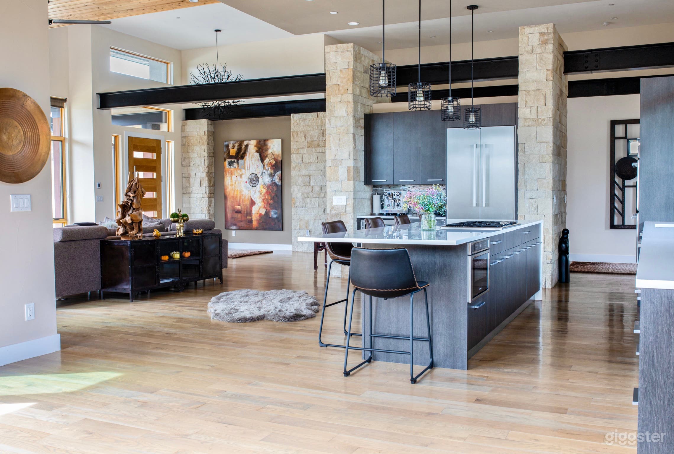 Modern full of natural light house.  Photo 1