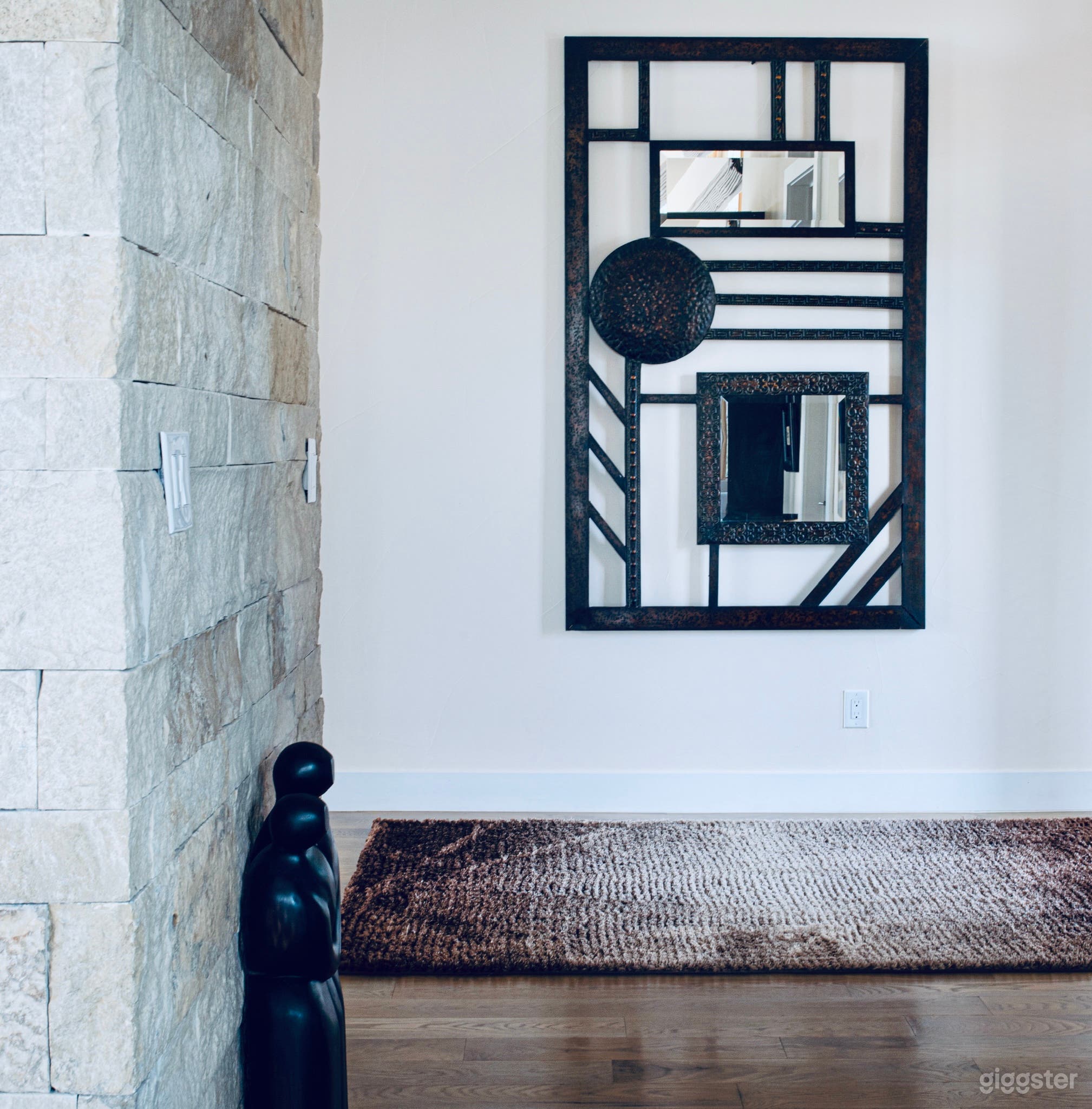 Modern full of natural light house.  Photo 3