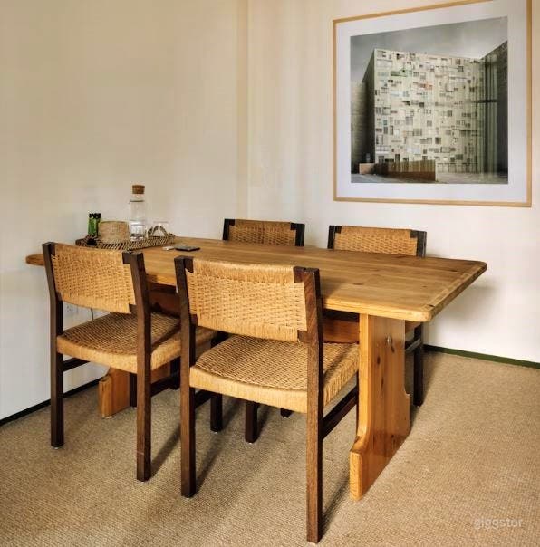  Small Versatile Conference Room 