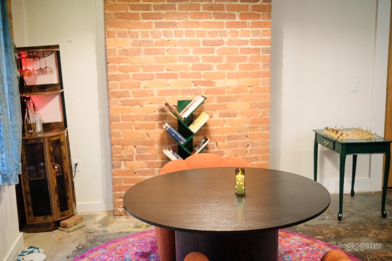  Retro Downtown Loft 