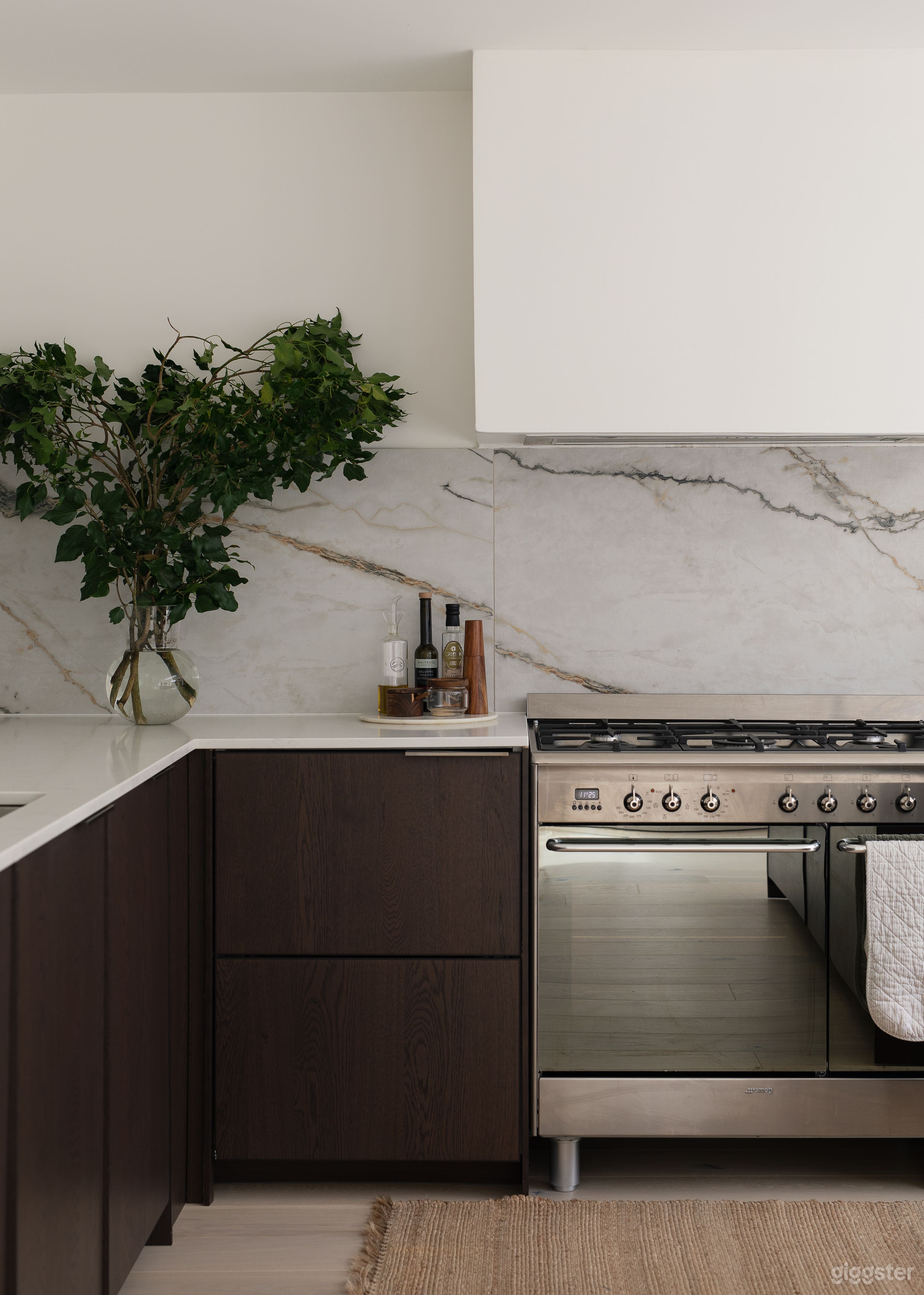 Stylish Semi Detached Home Photo 3